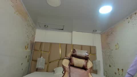 Snapshot of jade_greeyy_ chatting on October 22, 5:12 am Jade Greeyy online show from October 22, 5:12 am