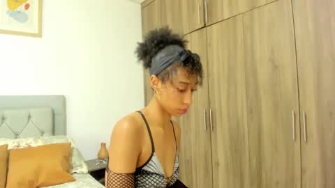 Snapshot of jade_obi chatting on September 24, 4:17 pm Jade smile online show from September 24, 4:17 pm