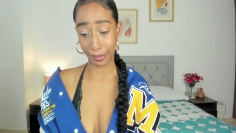 Jade smile online show from June 10, 1:43 pm
