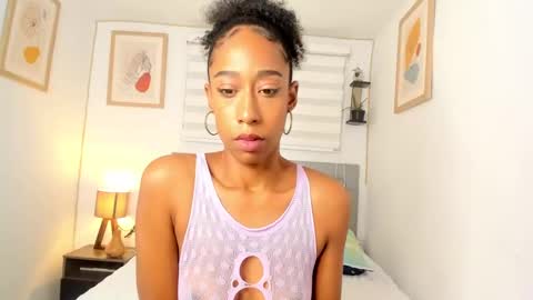 Snapshot of jade_obi chatting on December 13, 3:11 pm Jade smile online show from December 13, 3:11 pm