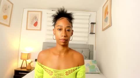 Snapshot of jade_obi chatting on December 14, 3:58 pm Jade smile online show from December 14, 3:58 pm