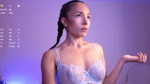 Jade Paris online show from July 22, 7:04 pm