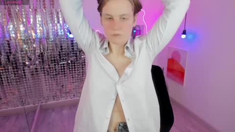 Jade online show from February 8, 8:42 pm