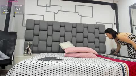 Snapshot of jade_squirt chatting on December 11, 10:58 am Jade online show from December 11, 10:58 am