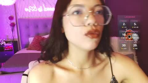 JADE online show from April 27, 9:23 pm