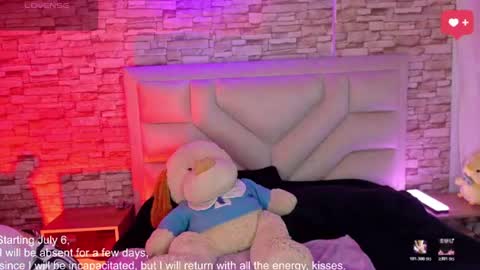 jade white  online show from June 16, 12:50 pm