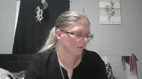 JadeLuv online show from December 2, 1:40 am