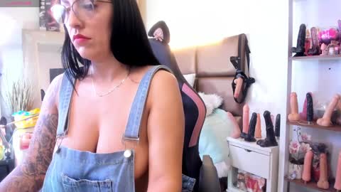 Snapshot of janette_rider_ chatting on January 31, 3:20 am Janette online show from January 31, 3:20 am