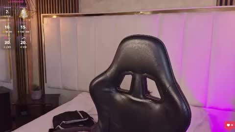 janettejones_ online show from June 18, 4:03 am