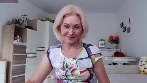 Snapshot of jasmin18v chatting on October 12, 1:13 pm Jasmin room for people 40 online show from October 12, 1:13 pm