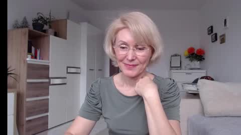 Snapshot of jasmin18v chatting on March 2, 2:15 pm Jasmin room for people 40 online show from March 2, 2:15 pm