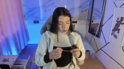 Jas online show from February 20, 2:46 pm