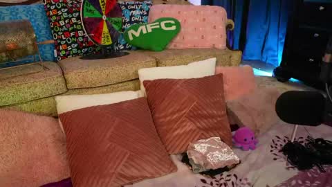 JennyBlighe online show from May 3, 9:01 am
