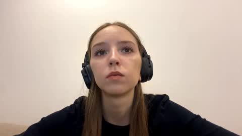 Isabella Rose online show from March 15, 2:30 pm