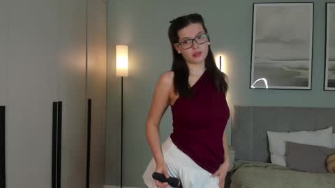 Mira the personal mirage D online show from December 13, 8:15 pm