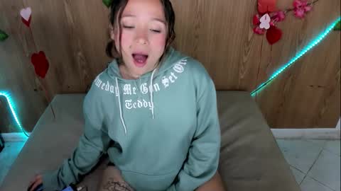 Jenelotizz online show from October 1, 1:43 am