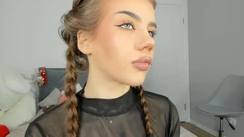 Dolly online show from March 2, 1:42 pm