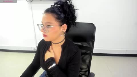 jenn online show from November 11, 9:45 pm