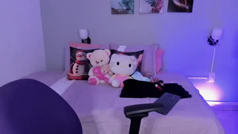 jenn_w10 online show from November 18, 12:17 pm