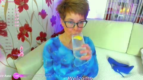 Jenn online show from November 13, 12:15 pm