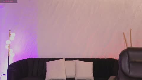 Jenna Olson  online show from June 16, 1:23 pm