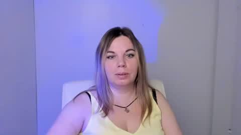 Snapshot of jennifer_moree chatting on October 18, 6:49 am Jennifer online show from October 18, 6:49 am