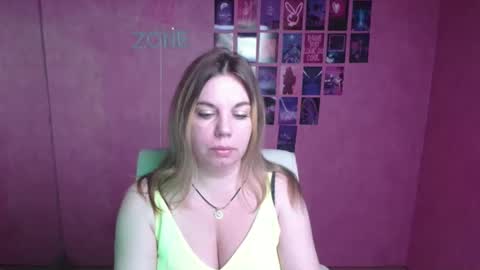 Snapshot of jennifer_moree chatting on October 20, 5:32 am Jennifer online show from October 20, 5:32 am
