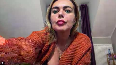 Snapshot of jenny_play1 chatting on October 9, 8:18 am Jenny online show from October 9, 8:18 am