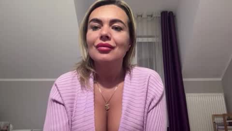 Snapshot of jenny_play1 chatting on September 25, 7:18 am Jenny online show from September 25, 7:18 am