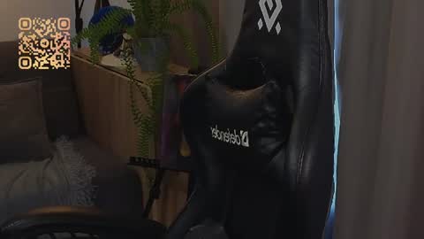 JessieVibes online show from July 25, 2:35 pm