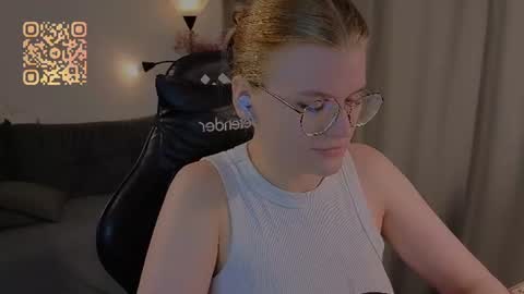  JessieVibes online show from August 9, 1:26 pm