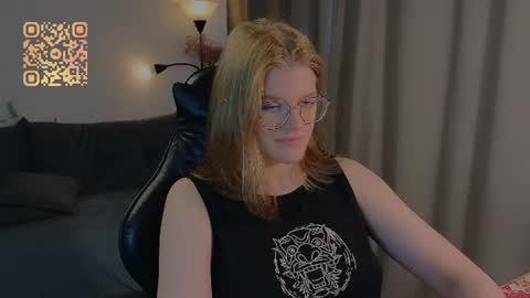  JessieVibes online show from August 8, 1:30 pm