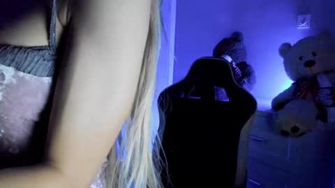 Snapshot of jess1ca_rabb1t chatting on December 15, 11:34 am jess1ca_rabb1t online show from December 15, 11:34 am