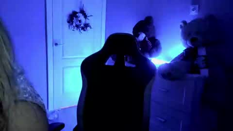 Snapshot of jess1ca_rabb1t chatting on December 6, 12:16 pm jess1ca_rabb1t online show from December 6, 12:16 pm