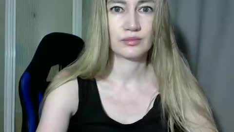JessFox1 online show from December 14, 10:07 pm