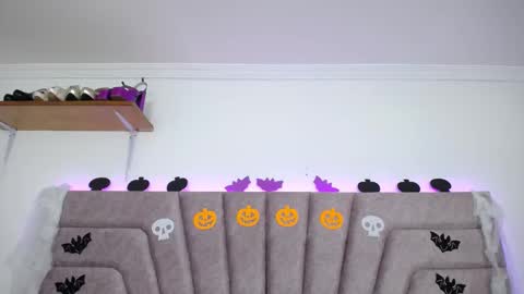 Jessica Kraft online show from October 23, 2:06 am