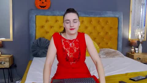 Jessica White online show from November 13, 6:01 am