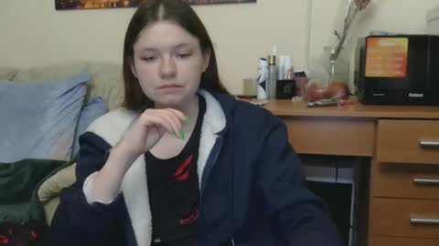 jessicaholland1 online show from May 16, 6:40 pm