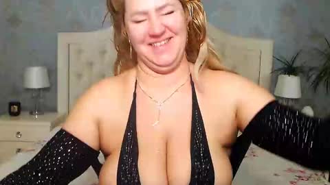 Snapshot of jessicalove20 chatting on December 19, 8:24 am single mommy online show from December 19, 8:24 am