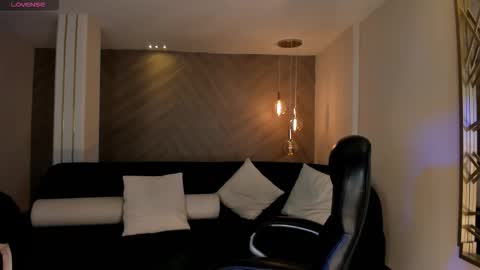 JESS online show from October 31, 9:57 am