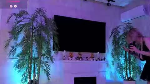 Gloria   online show from July 18, 12:58 am