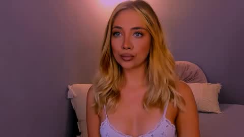 Snapshot of jessiellle chatting on September 9, 3:01 pm jessiellle online show from September 9, 3:01 pm