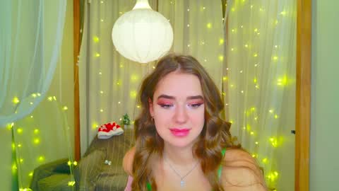 Snapshot of jessiestarz chatting on December 11, 2:33 pm Jessi online show from December 11, 2:33 pm