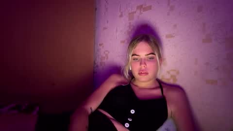 Snapshot of jessika_evans chatting on September 24, 4:17 pm jessika_evans online show from September 24, 4:17 pm