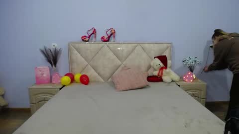 Snapshot of jessikadaniels chatting on January 21, 7:04 am Jess online show from January 21, 7:04 am
