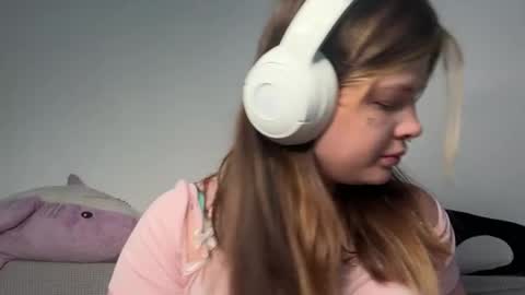 jessluck_1 online show from June 9, 12:15 pm