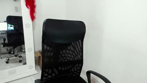 Snapshot of jessyllyn chatting on January 18, 6:53 pm Jessy online show from January 18, 6:53 pm