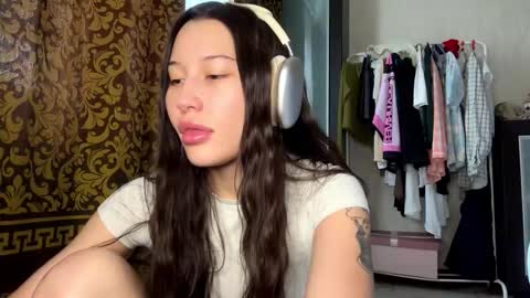 Lynn online show from November 20, 9:21 am