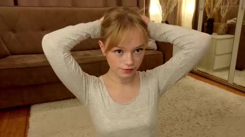 Gwen online show from December 21, 7:45 am