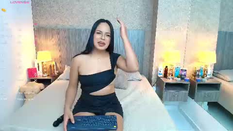 Jimena Salazar online show from June 18, 7:41 pm